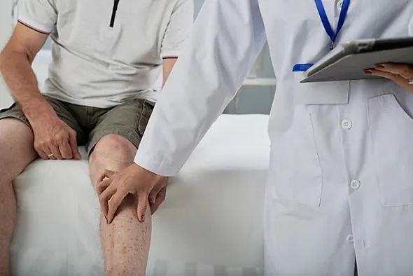 Choosing the Right Surgeon for Knee Replacement