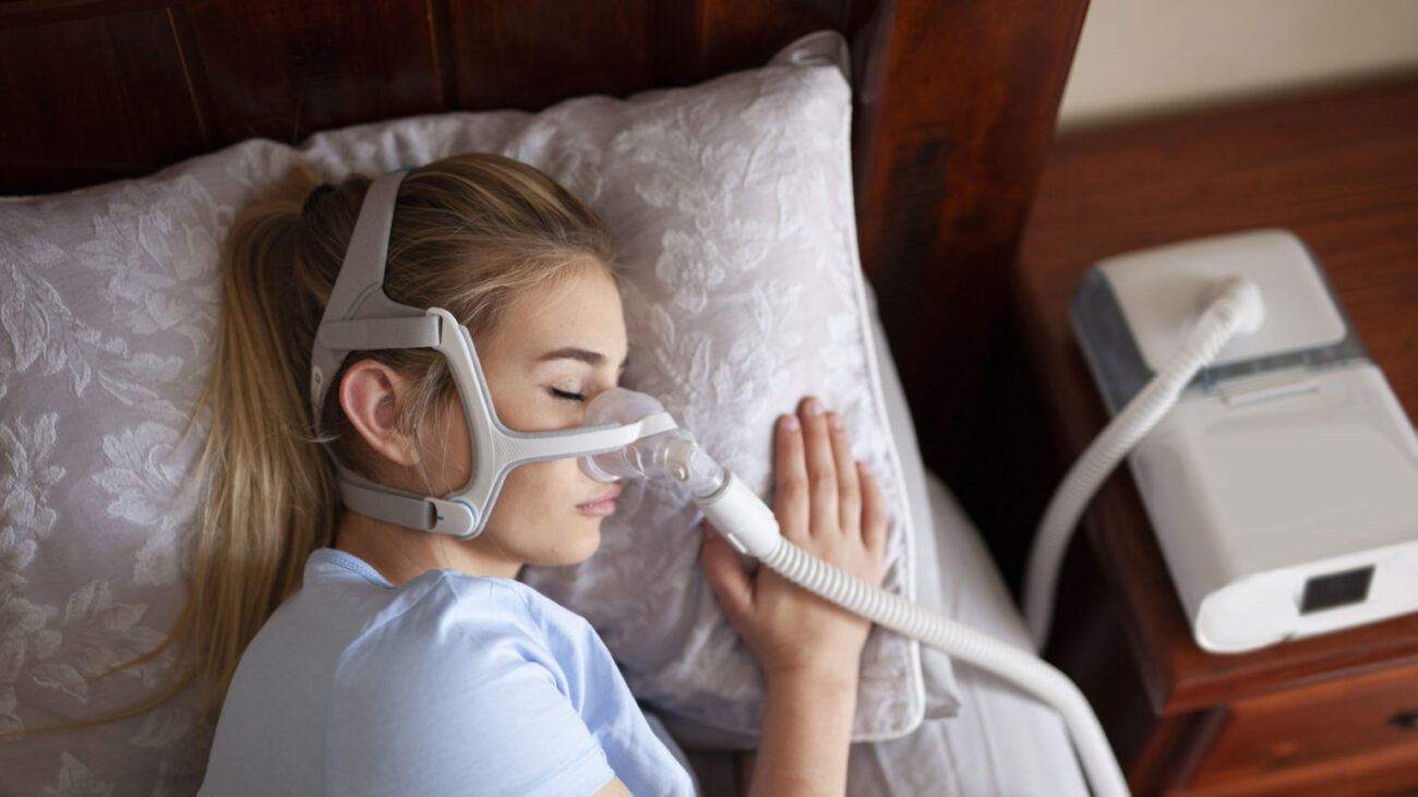 patient inhale oxygen